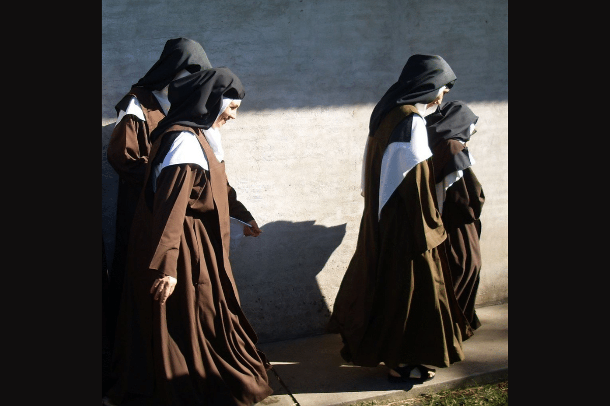 ¿Por qué les dicen Carmelitas descalzas si usan huaraches?