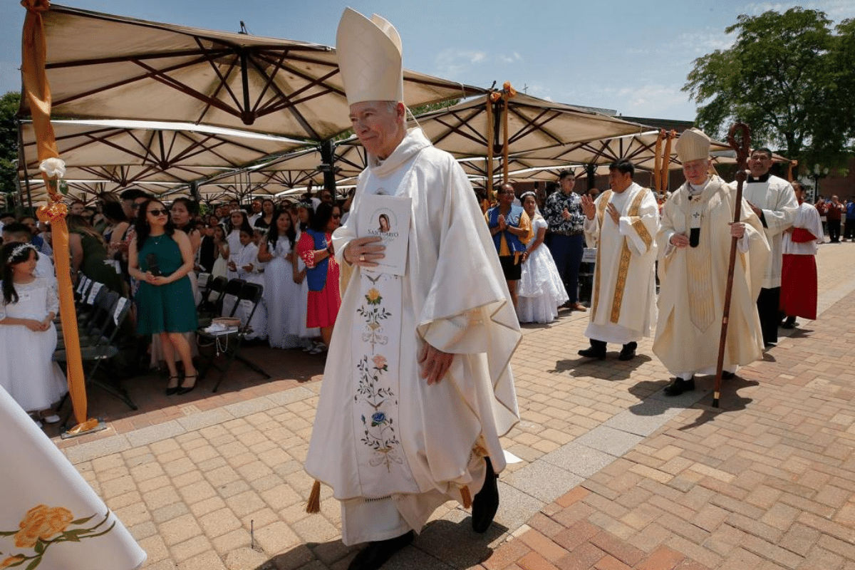 Cardenal Aguiar destaca labor de Iglesia de EU con fieles latinos