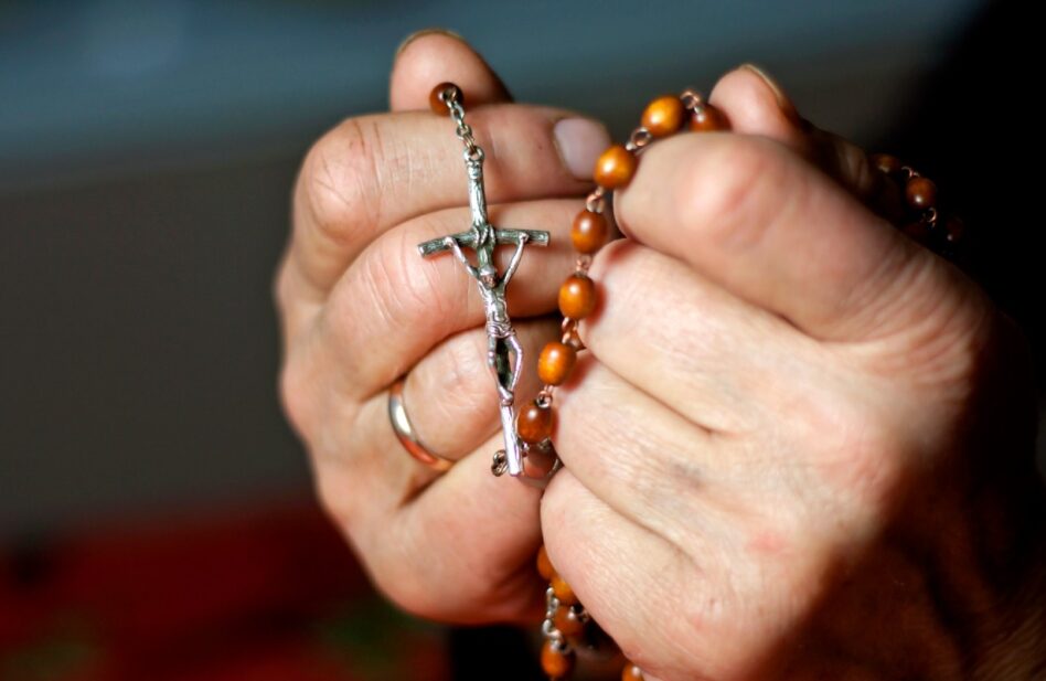 ¿Cómo ganar la indulgencia con el Santo Rosario?