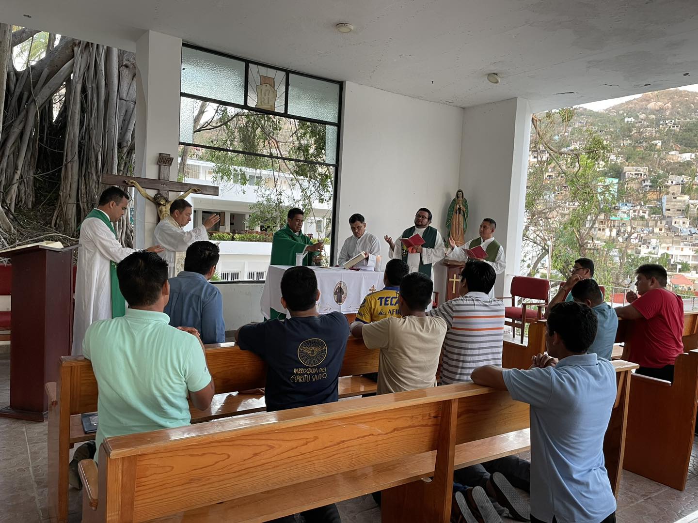 Primera Misa en el Seminario después del Huracán. Foto: Seminario del Buen Pastor.