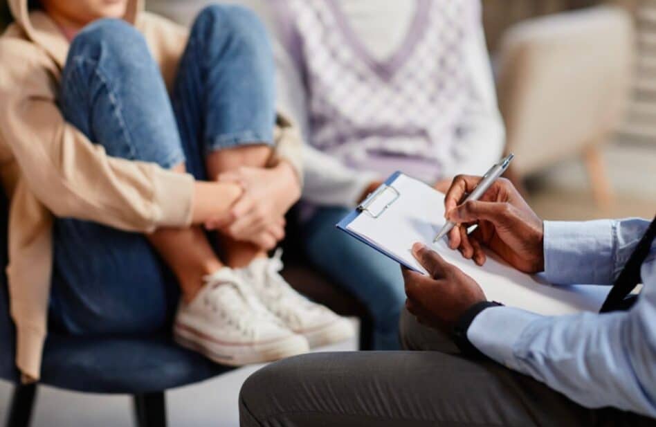 Psicólogo alerta a padres de familia: “¡Todo mundo necesita terapia!” 