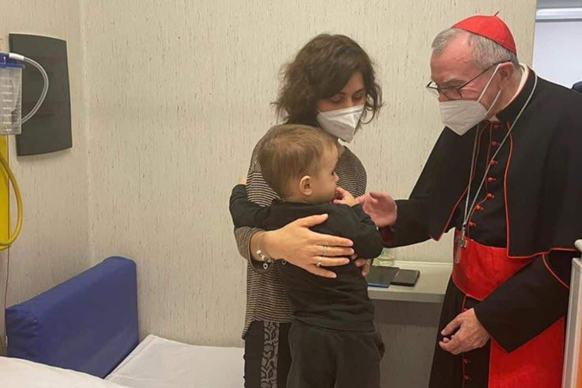 Un niño confunde al cardenal Pietro Parolin con el Padre Pío