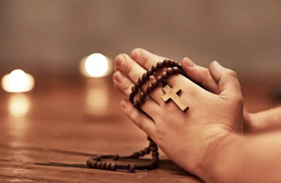 Cómo hacer oración en Cuaresma: Guía de 4 pasos para orar