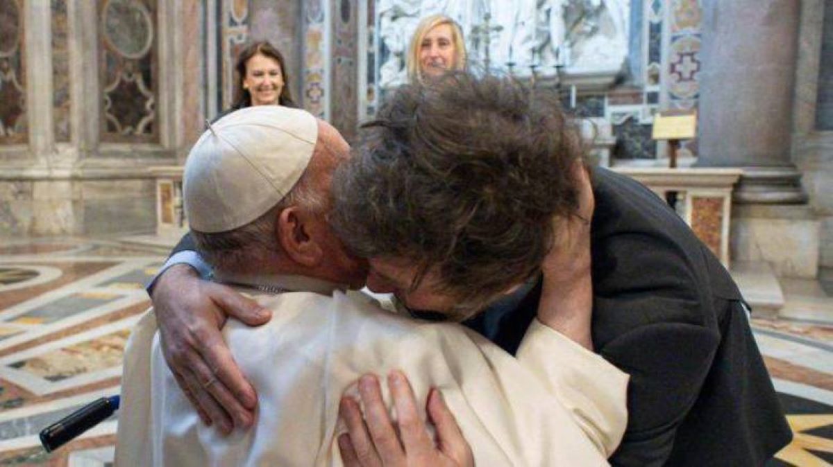¿Por qué el Papa Francisco abrazó al presidente argentino Javier Milei tras muchos insultos?