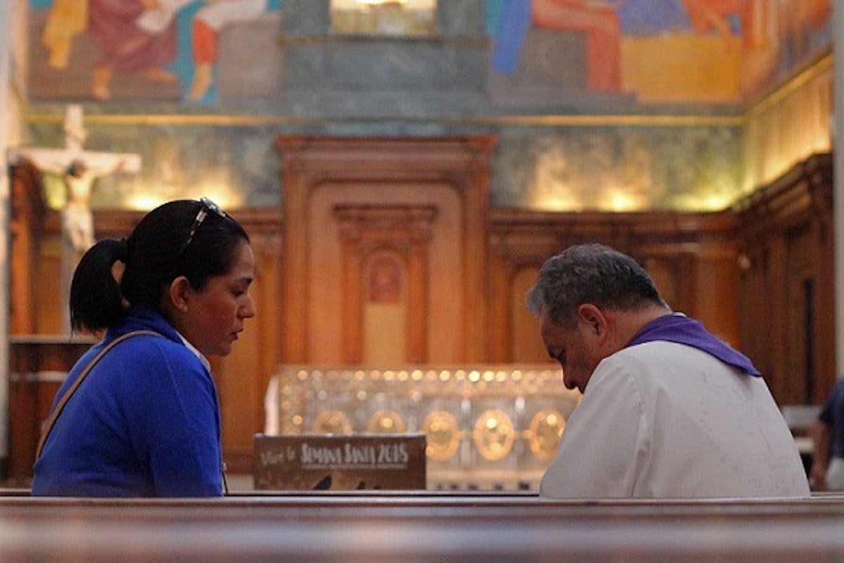 ¿Qué tan detallada debe ser la Confesión ante un sacerdote? 