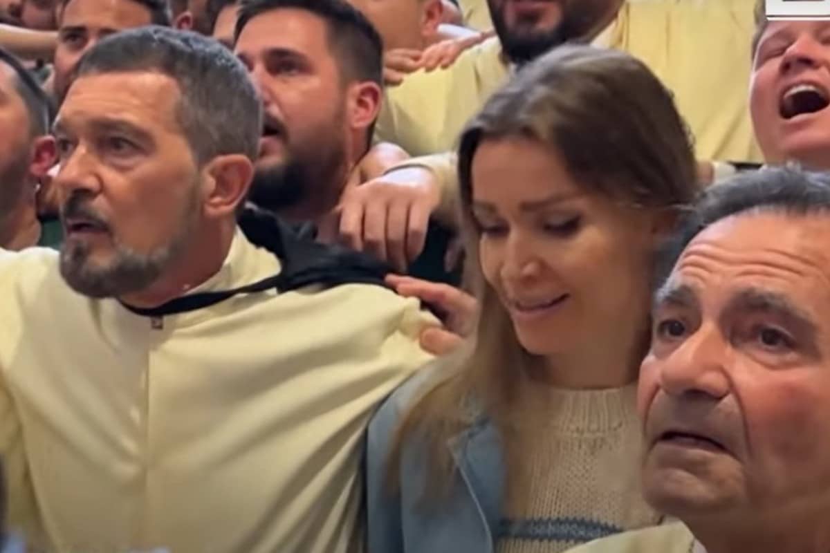 Captan a Antonio Banderas cantándole a la Virgen María en el Domingo de Ramos
