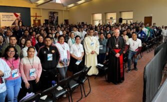 Los 3 consejos de un Cardenal para llevar por buen camino a los jóvenes