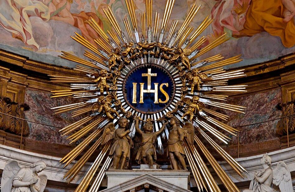 ¿Qué significan las siglas JHS o IHS que vemos en las iglesias? 