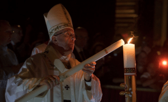 Papa Francisco: "levanten los ojos al Resucitado para sacar esperanza del escombro del fracaso"