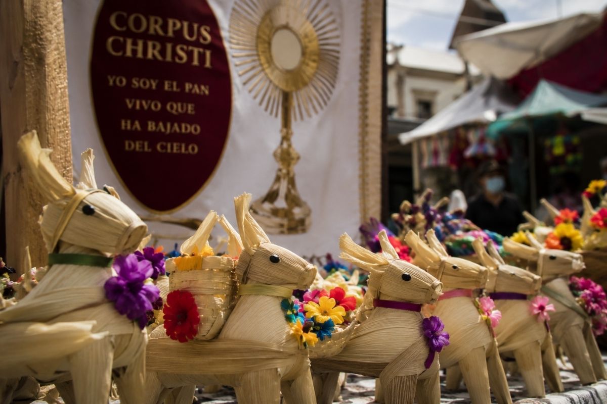 ¿Por qué se regalan mulas en Corpus Christi?