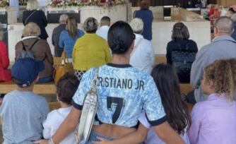 Captan a la familia de Cristiano Ronaldo visitando a la Virgen de Fátima: la devoción que conmueve las redes
