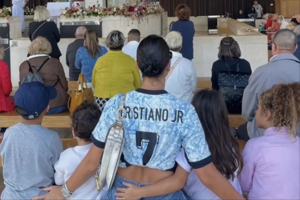 Captan a la familia de Cristiano Ronaldo visitando a la Virgen de Fátima: la devoción que conmueve las redes