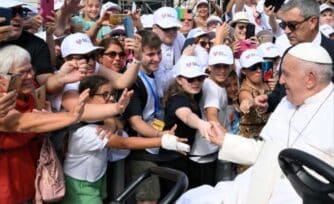 ¿Intentaron atentar contra el Papa? Encuentran pistola en maleta durante su visita a Trieste