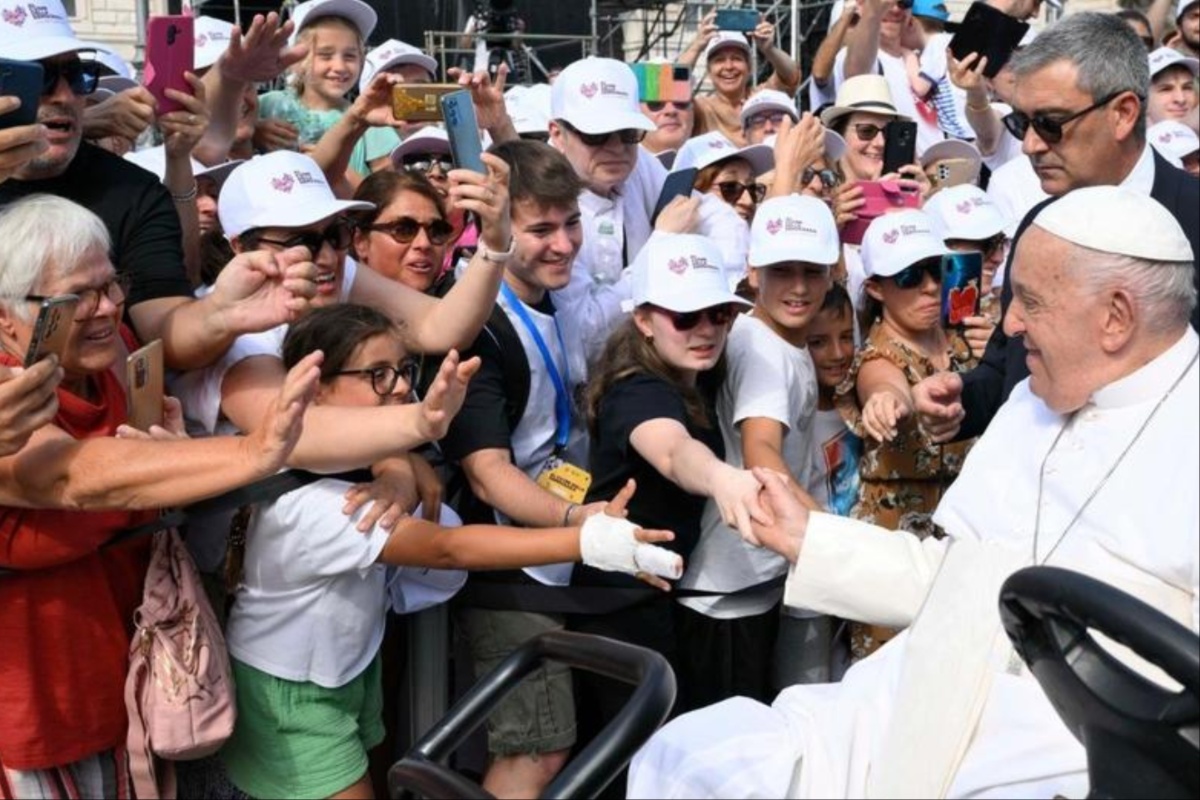 ¿Intentaron atentar contra el Papa? Encuentran pistola en maleta durante su visita a Trieste