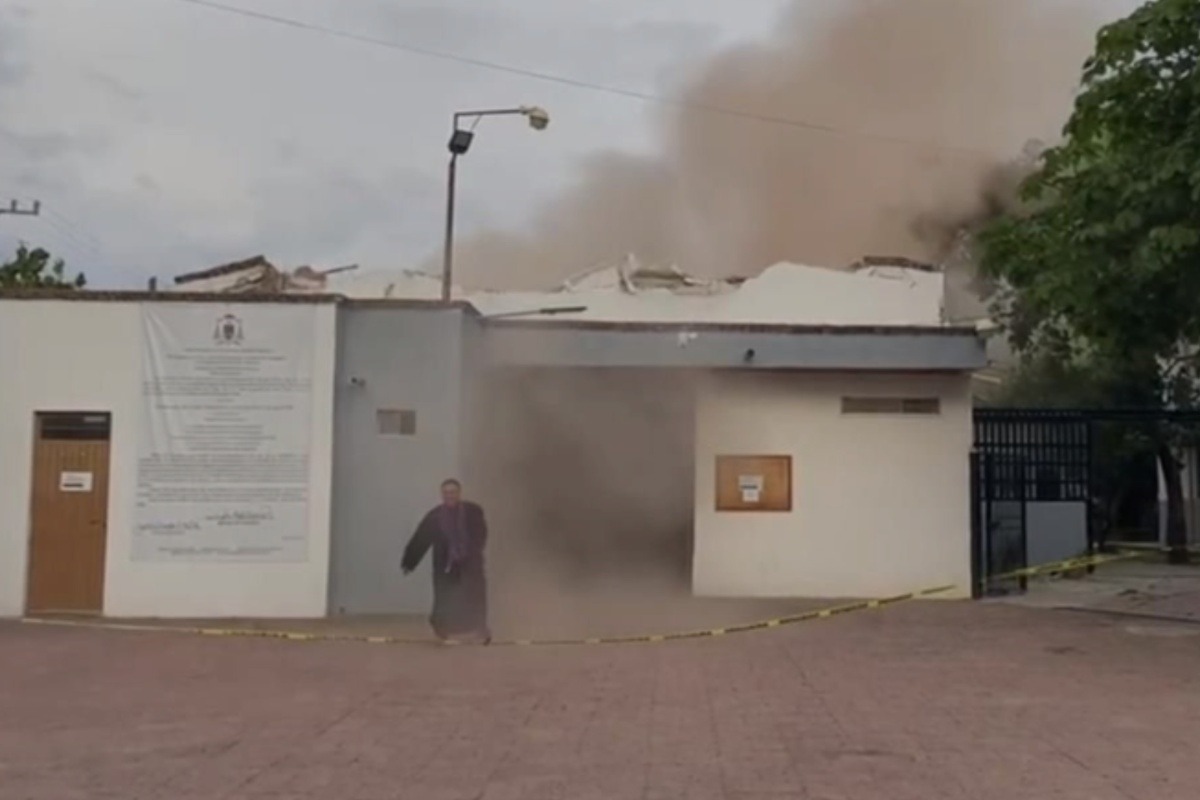 VIDEO: el momento exacto en que una iglesia colapsa y el sacerdote se salva de milagro