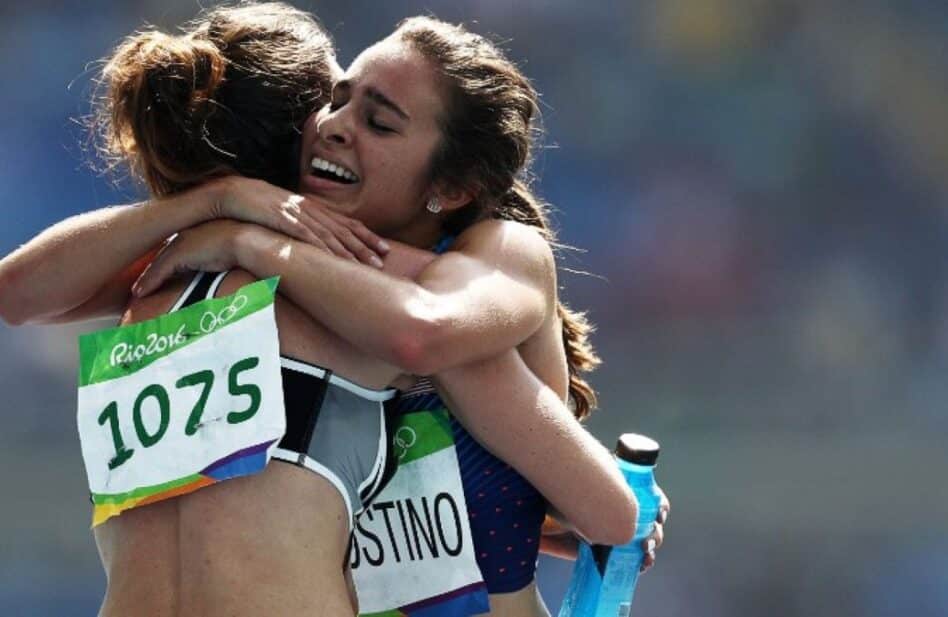 De compartir medallas a dedicar triunfos a Dios: 13 gestos de fe y amor en los Juegos Olímpicos