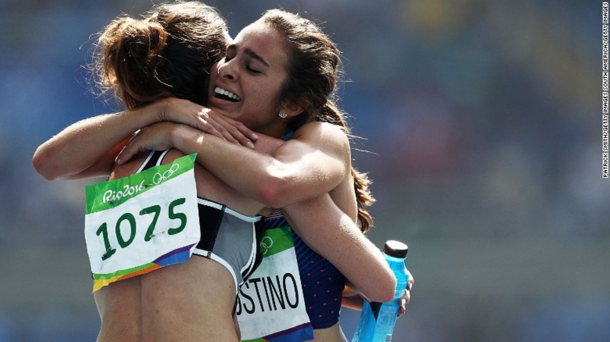 De compartir medallas a dedicar triunfos a Dios: 13 gestos de fe y amor en los Juegos Olímpicos