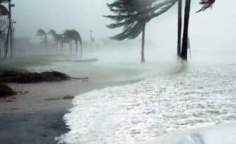 La oración para protegerse de huracanes e inundaciones