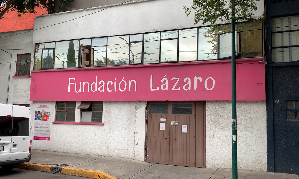 fachada fundación casa lázaro