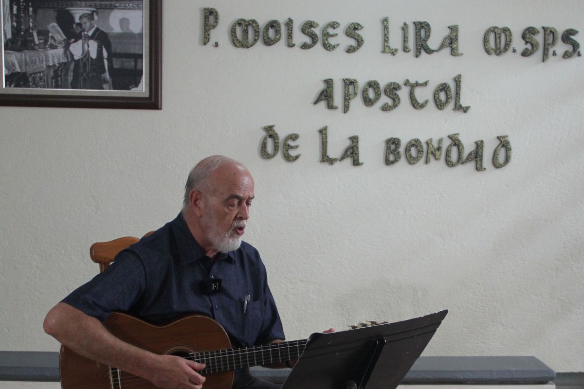 Himno para la beatificación del padre Moisés Lira Serafín