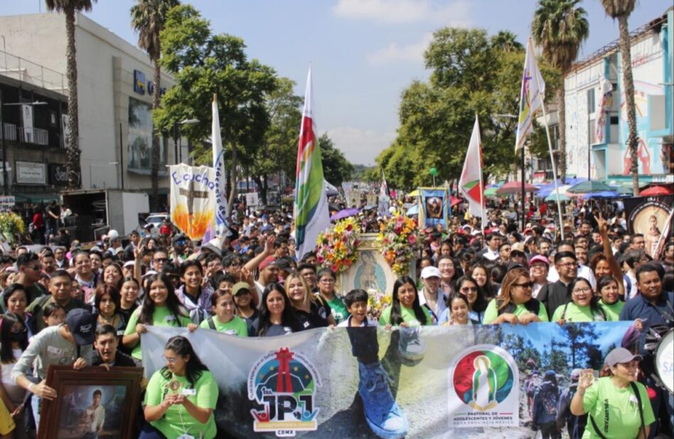 FOTOS: cientos de jóvenes peregrinaron junto a la reliquia de Carlo Acutis rumbo a la Basílica de Guadalupe