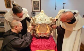 Abren el sepulcro de Santa Teresa de Jesús por primera vez en 110 años