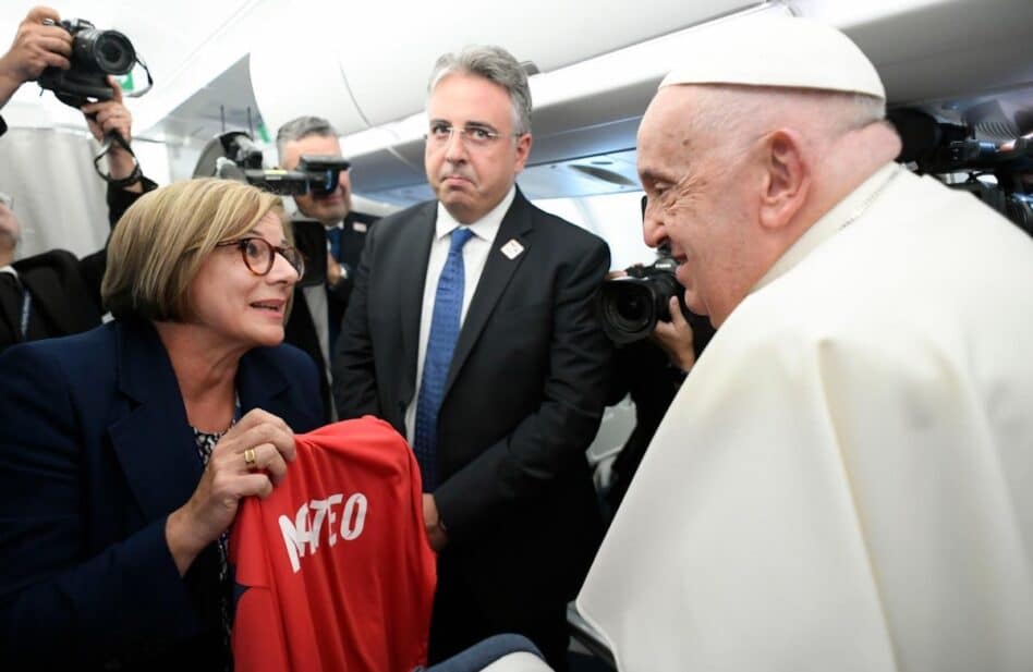 El Papa firma la camiseta de Mateo: la triste historia detrás del niño asesinado en un partido de futbol