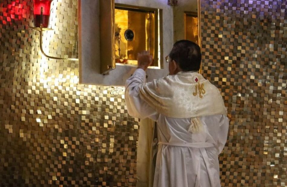 Santísimo Sacramento: ¿por qué es importante visitarlo en el Sagrario y qué hacer en su presencia?