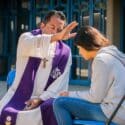 ¿Un sacerdote puede revelar mis pecados a otros? 