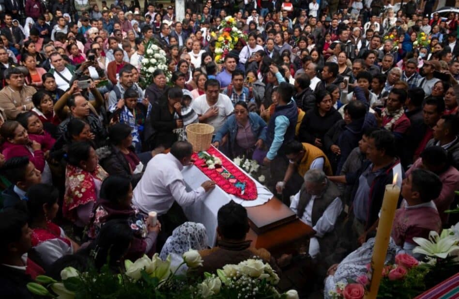 Dio la vida, como Jesucristo la dio por nosotros: miles despiden al padre Marcelo