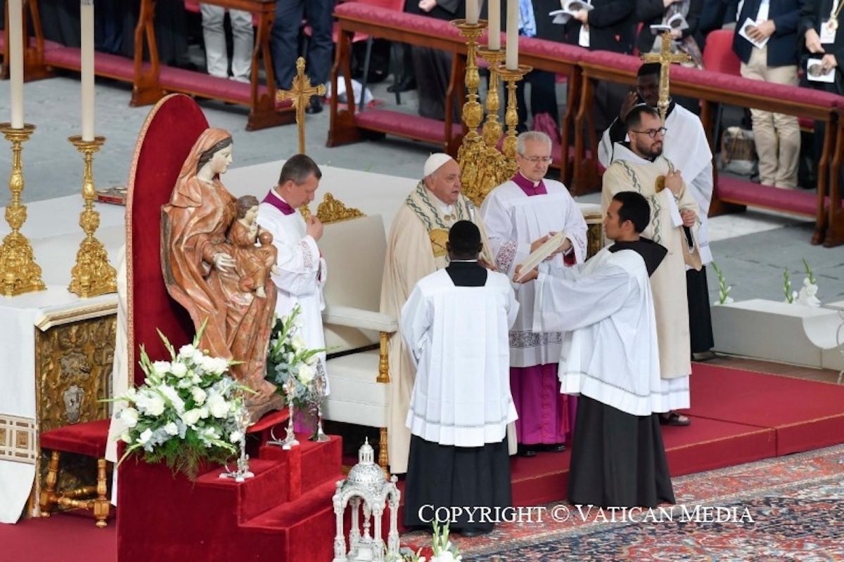 El Papa Francisco canonizó 14 nuevos santos para el mundo