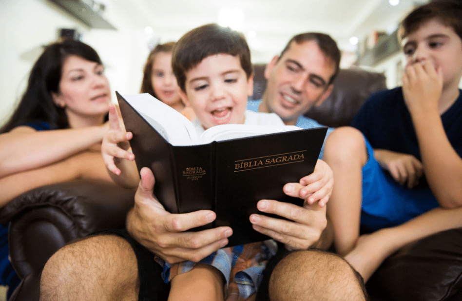 ¿Cómo fortalecer la transmisión de la fe a los hijos? 6 claves esenciales para lograrlo