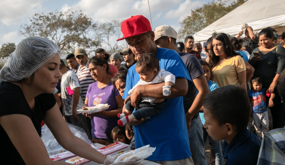 La Iglesia pide a parroquias, colegios y seminarios recibir a migrantes