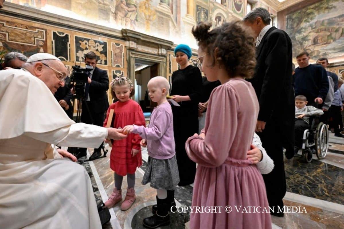 El Papa Francisco a niños con cáncer: "Son un signo de esperanza"