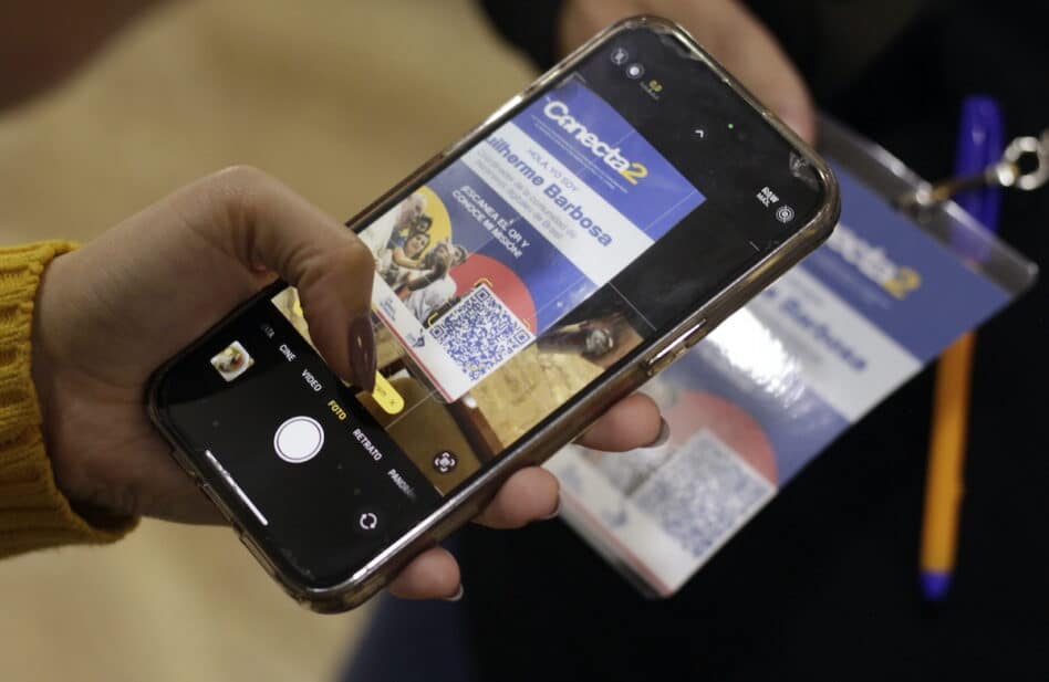 Redes sociales y adolescentes: 4 claves para educar en un mundo "hiperconectado"