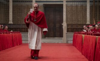 ¿El cónclave para elegir al nuevo Papa es como en la película?