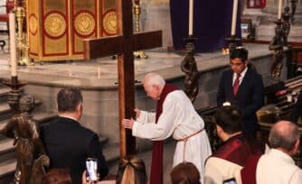 En fotos: así se vivió el Viernes Santo en la Catedral Metropolitana de México