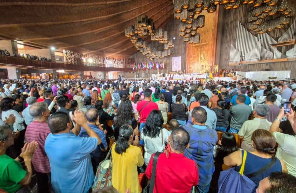 México despide entre aplausos al Santo Padre: "¡Viva el Papa Francisco!"