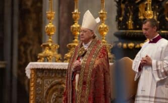 ¿Qué es el Camarlengo y cuál es su papel cuando muere un Papa?