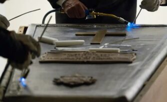 De madera y zinc: ¿cómo es el féretro del Papa Francisco?