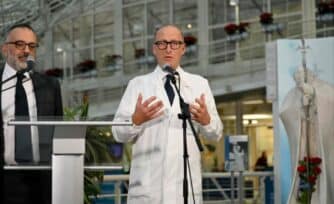 Médico del Papa revela sus últimos momentos con vida: "Intenté llamarlo, pero no respondió"