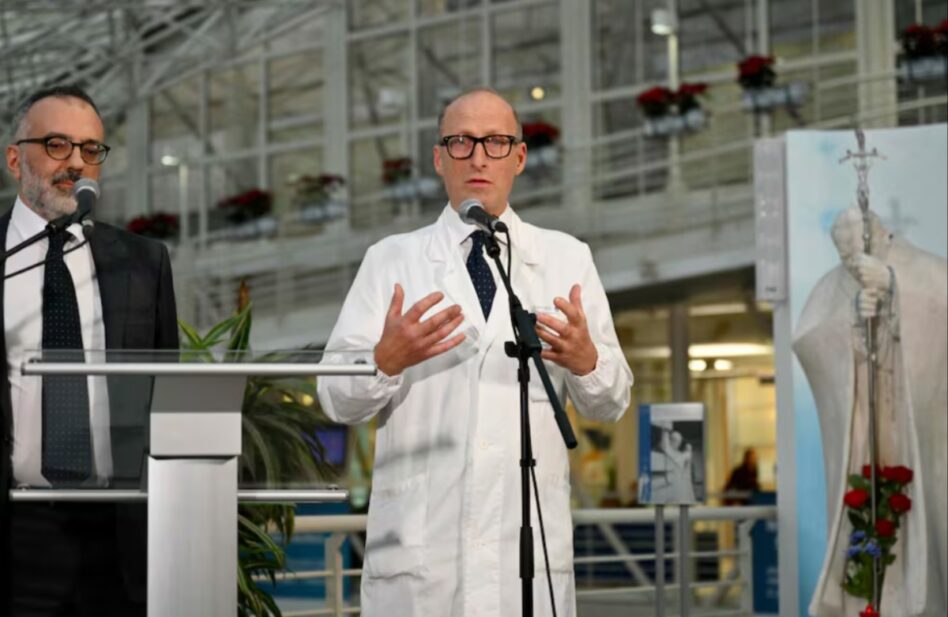Médico del Papa revela sus últimos momentos con vida: "Intenté llamarlo, pero no respondió"
