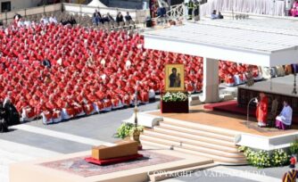 Funeral del Papa Francisco: marginados, niños, jóvenes y familias le dicen adiós
