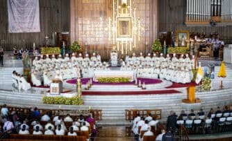 Obispos de México oran en la Basílica de Guadalupe por el descanso del Papa Francisco