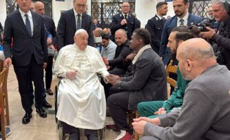 El Papa Francisco visita a presos en Jueves Santo: "Quiero estar cerca de ustedes"