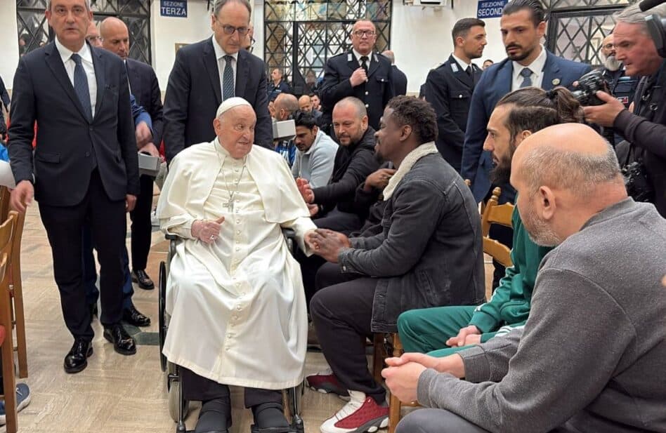 El Papa Francisco visita a presos en Jueves Santo: "Quiero estar cerca de ustedes"