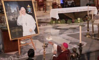 Fieles despiden al Papa Francisco en la Misa Exequial de la Catedral Metropolitana: "Nos enseñó a ser humanos"