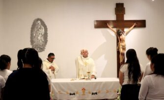 Construyen capilla en un centro de detención para que las jóvenes presas oren y reflexionen