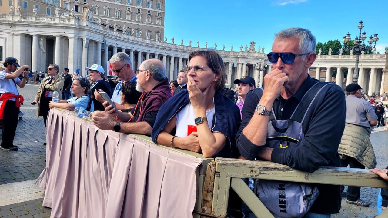 Jóvenes se unen para orar por los cardenales y la elección del nuevo Papa