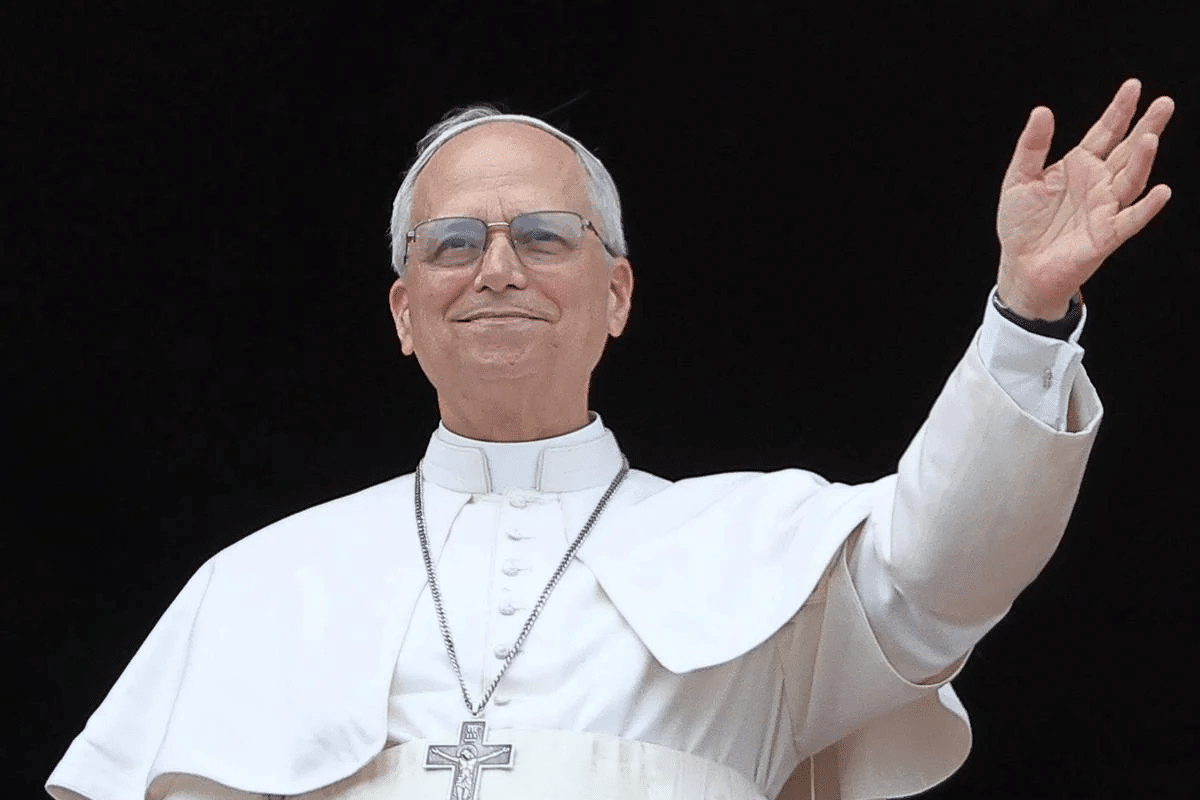 El llamado a la paz del Papa León XIV continúa el legado de Francisco: "¡Nunca más la guerra!"